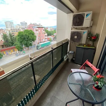Modern & 1br With Lovely Terrace *