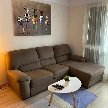 Modern & 1br With Lovely Terrace Daire