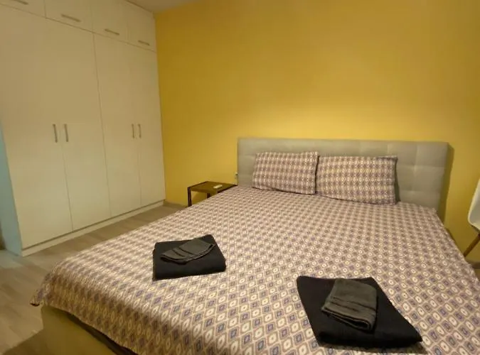 Modern & 1br With Lovely Terrace *