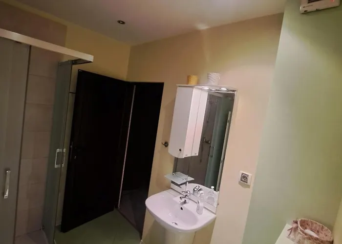 Modern & 1br With Lovely Terrace * 普罗夫迪夫